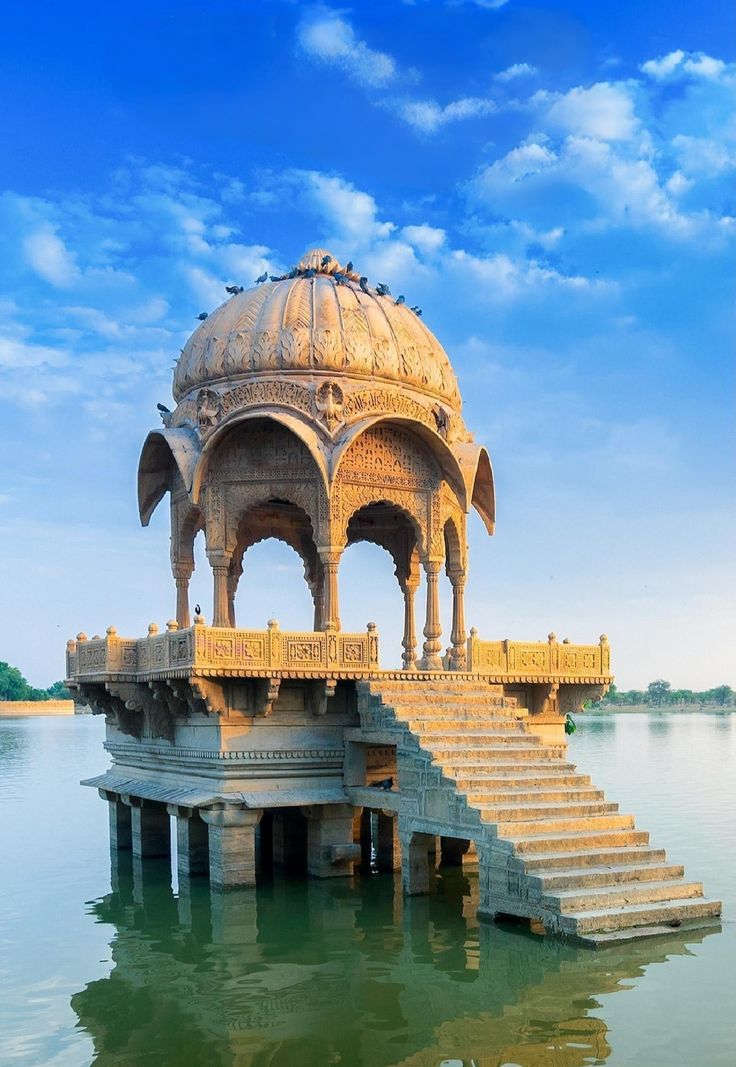 Rajasthan lake pavilion for a family holiday destination.
